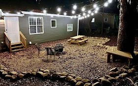 Cozy City Bungalow-Near Airport 2Min Drive